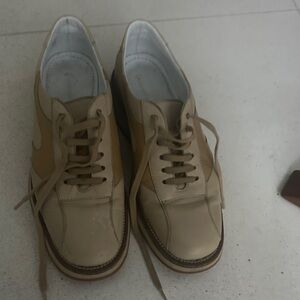 Womans Tan Leather Shoes